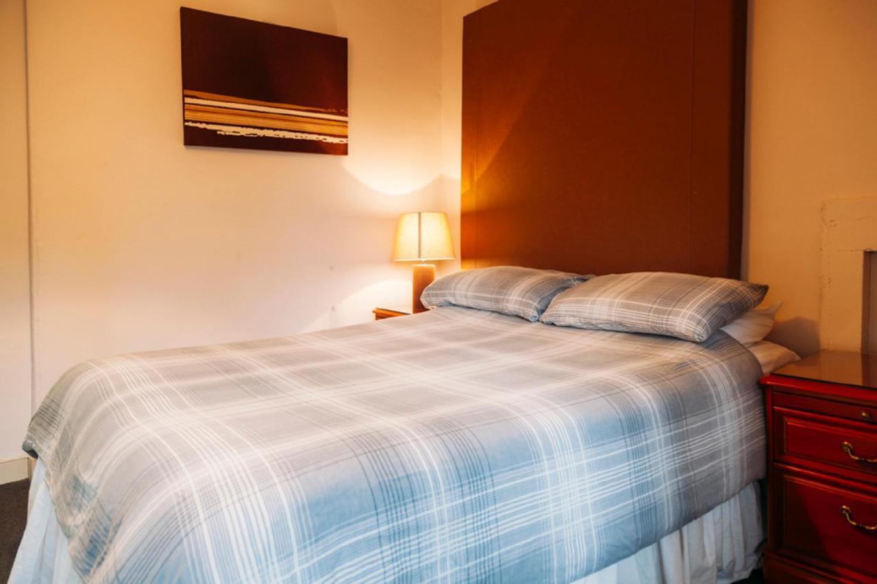 Dundee Backpackers Hostel Bagian luar foto