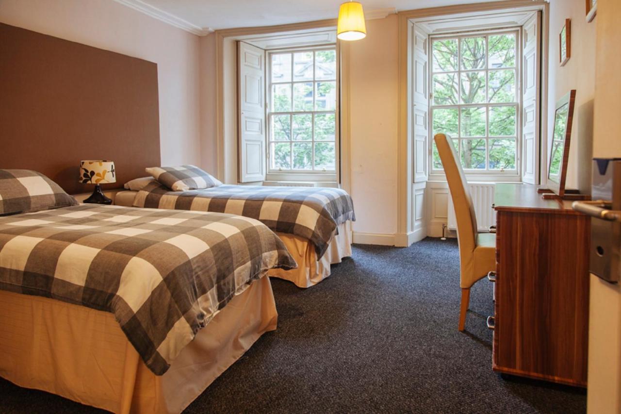 Dundee Backpackers Hostel Bagian luar foto