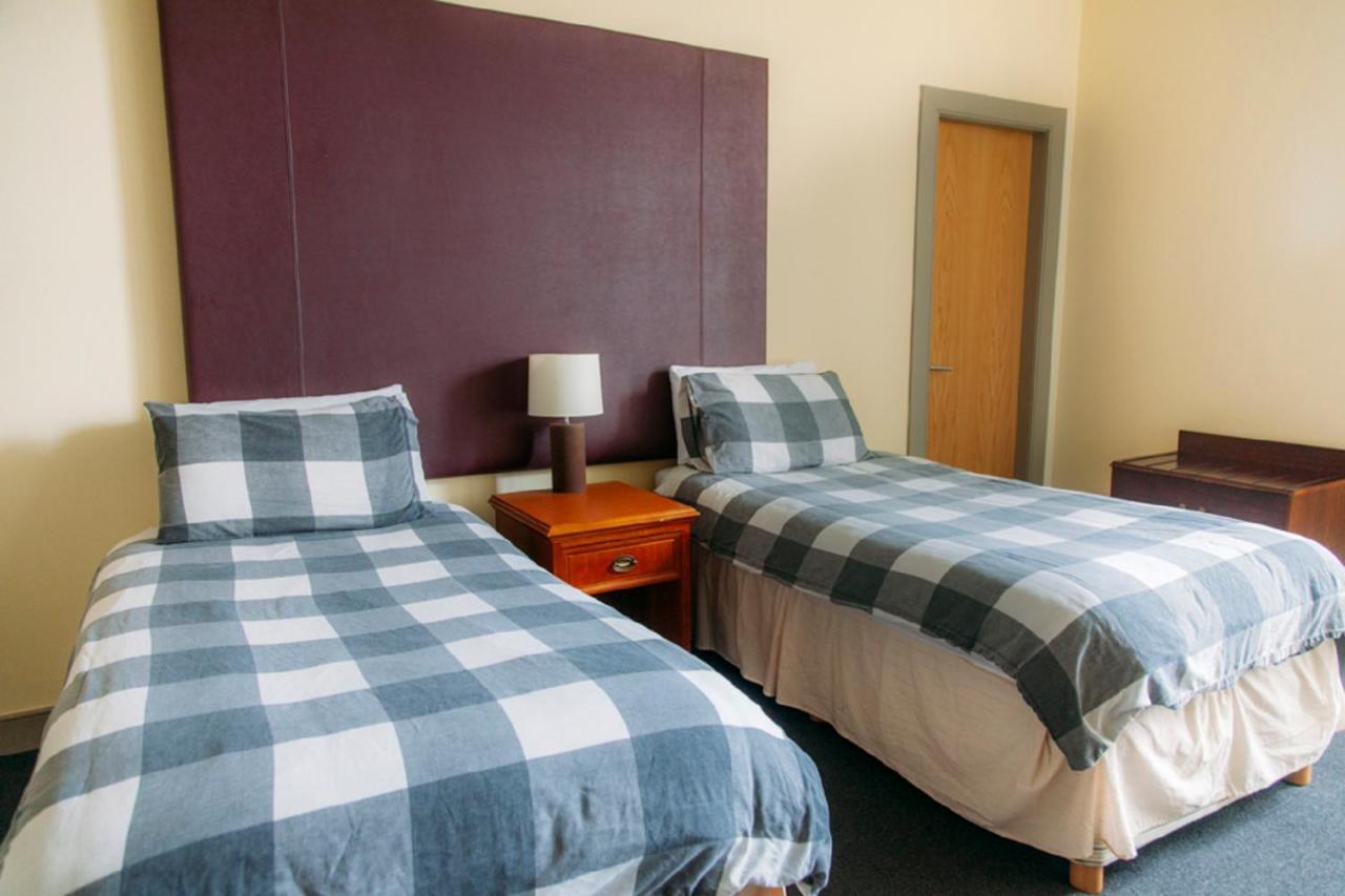 Dundee Backpackers Hostel Bagian luar foto
